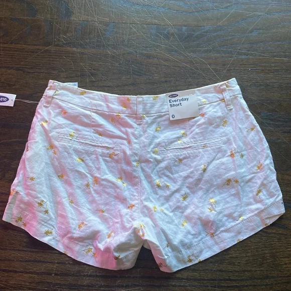 NWT Old Navy Everyday Shorts - Picture 3 of 3